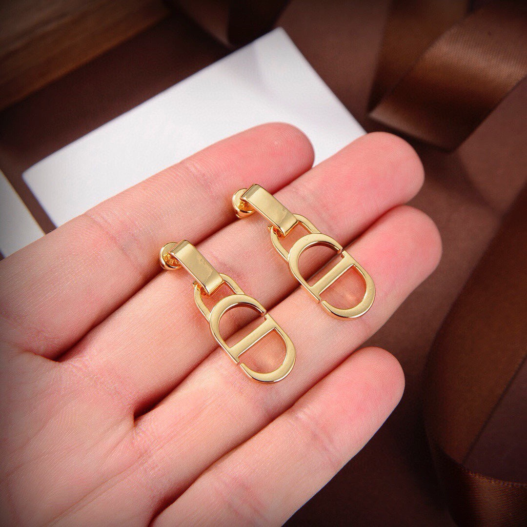 18K CD 30 Montaigne Earrings