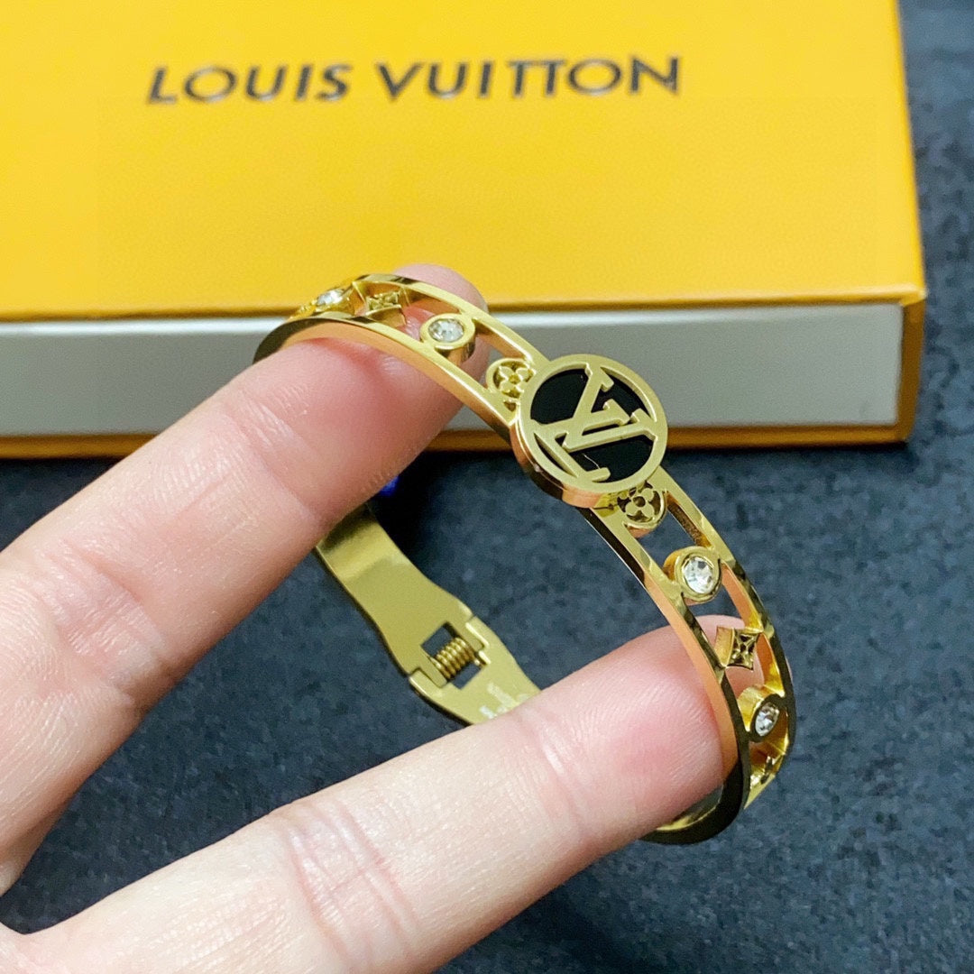 18K Louis Gold Bracelet