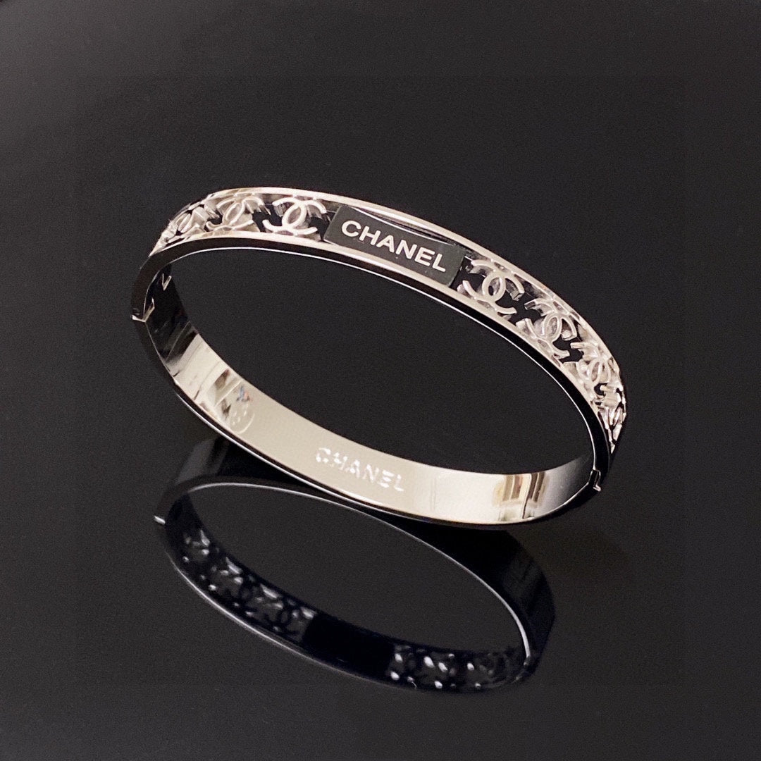 18K CC Hollow Bracelet