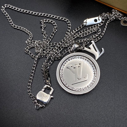 18K Louis Catch Pendant Necklace