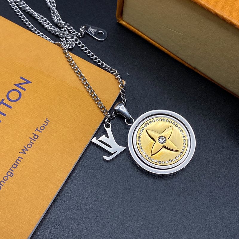 18K Louis Catch Pendant Necklace