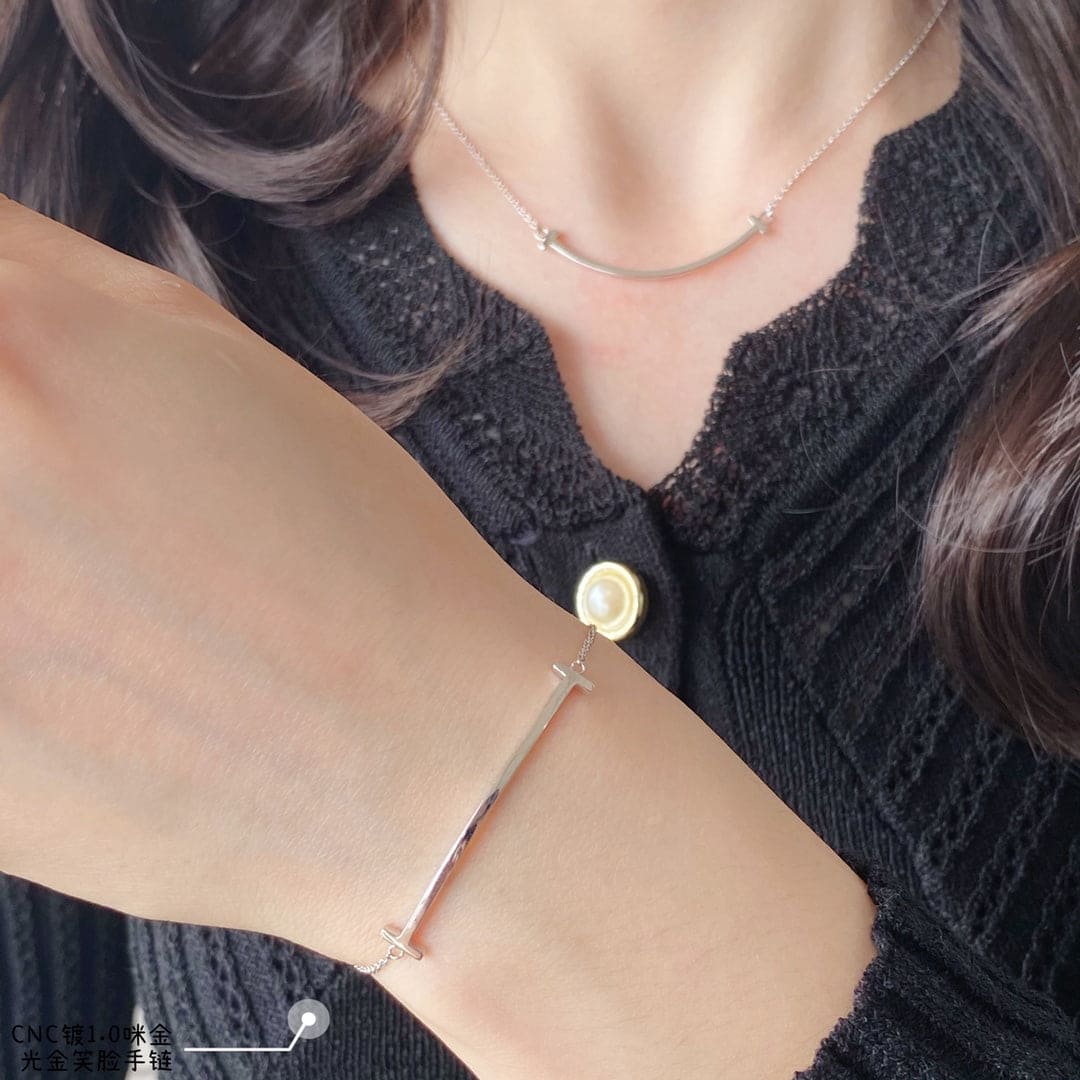 18K T Smile Bracelet
