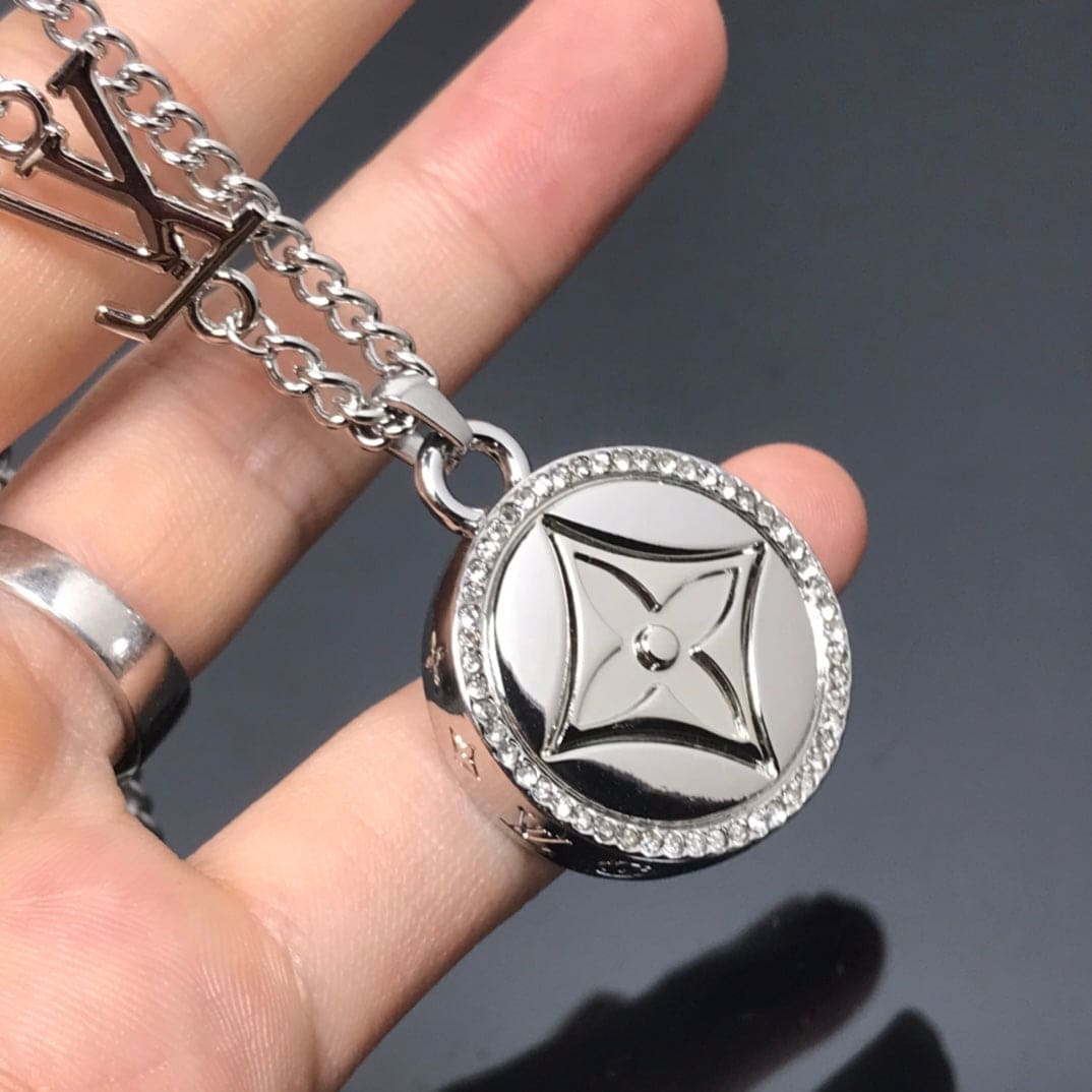 18K Louis Catch Necklace