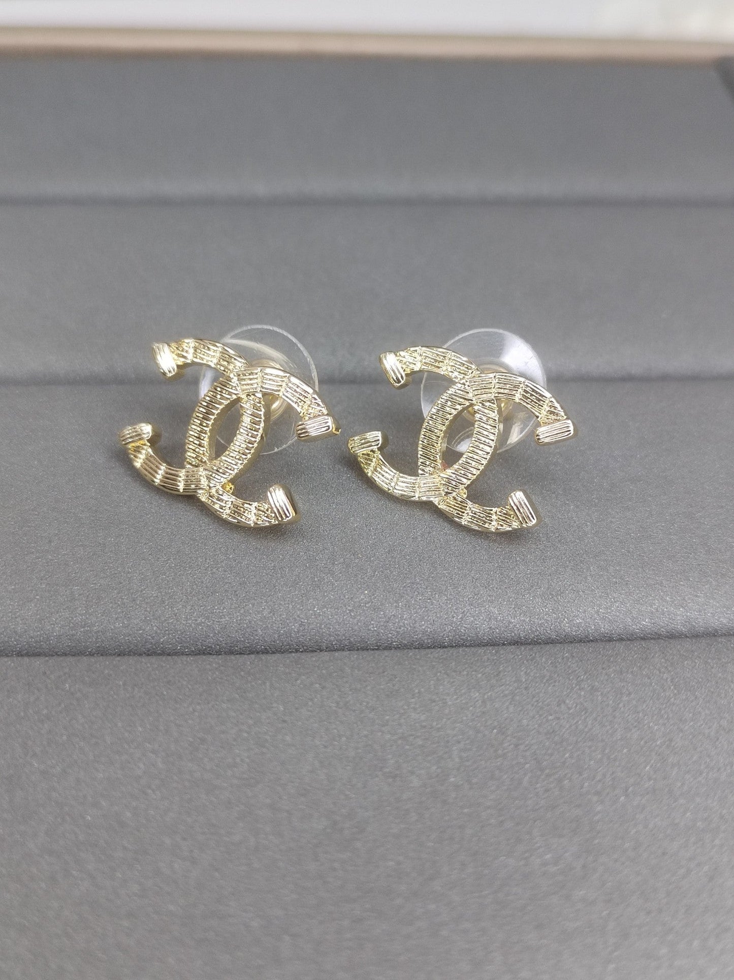 18K Classic CC Earrings