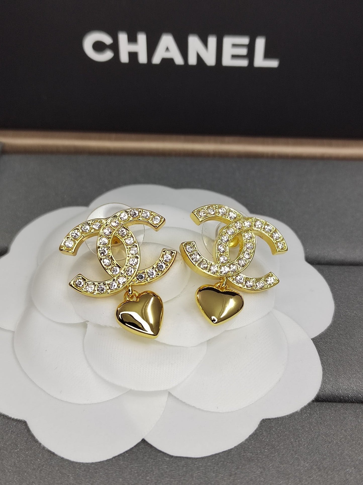 18K Classic CC Diamond Heart Earrings