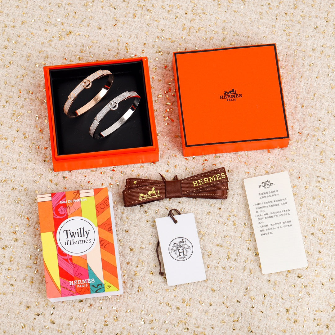 18K Collier De Chien Diamond H Bracelet