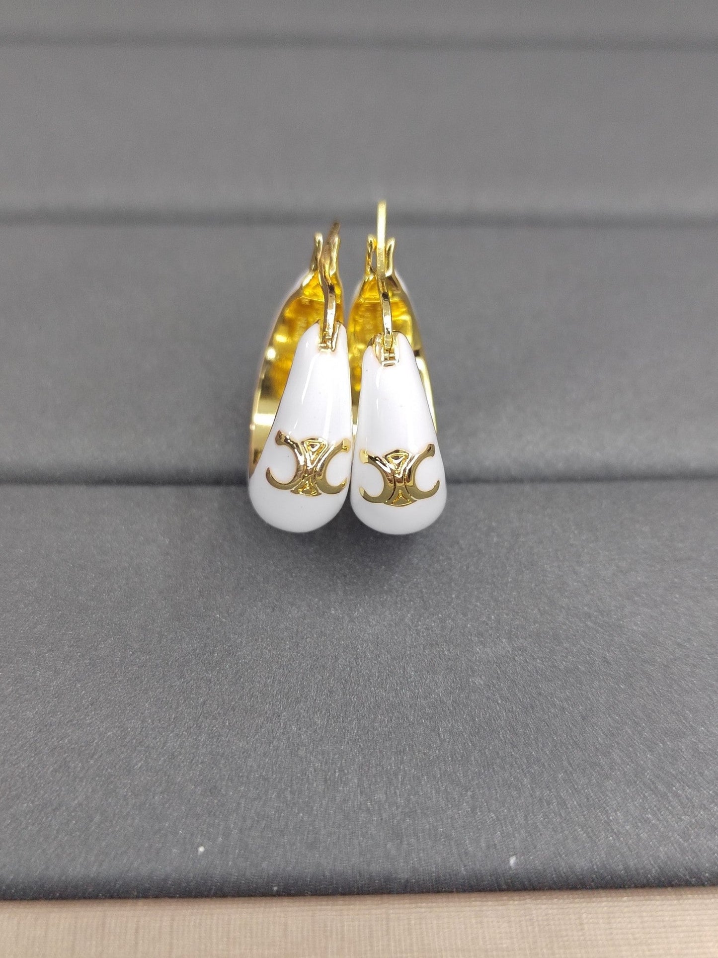 18K Coeur White Pearl Earrings