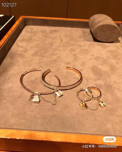 18K Kelly Clochette Diamonds H Bracelet