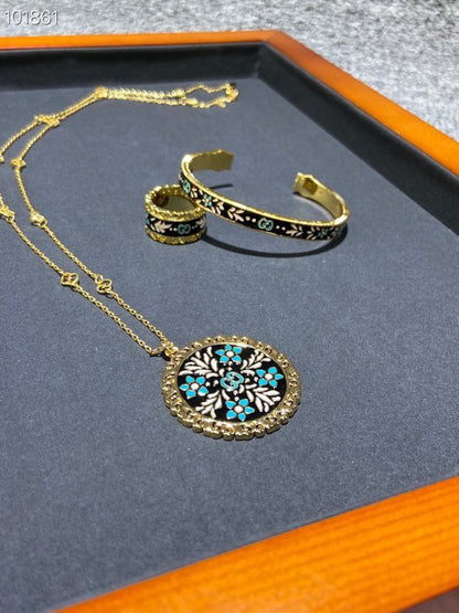 18K Double G Iconic Floral Pendant Necklace