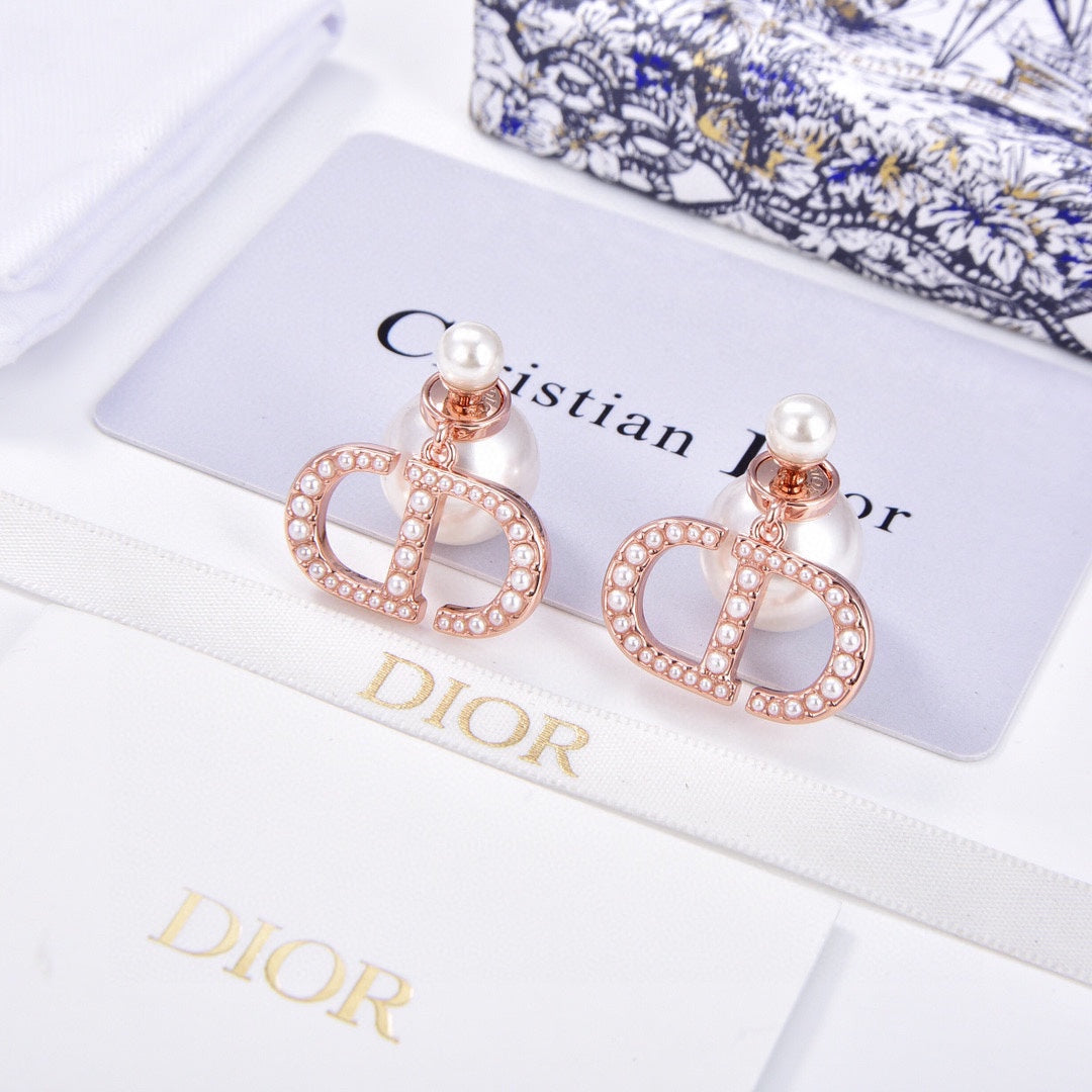 18K CD 30 Montaigne Earrings