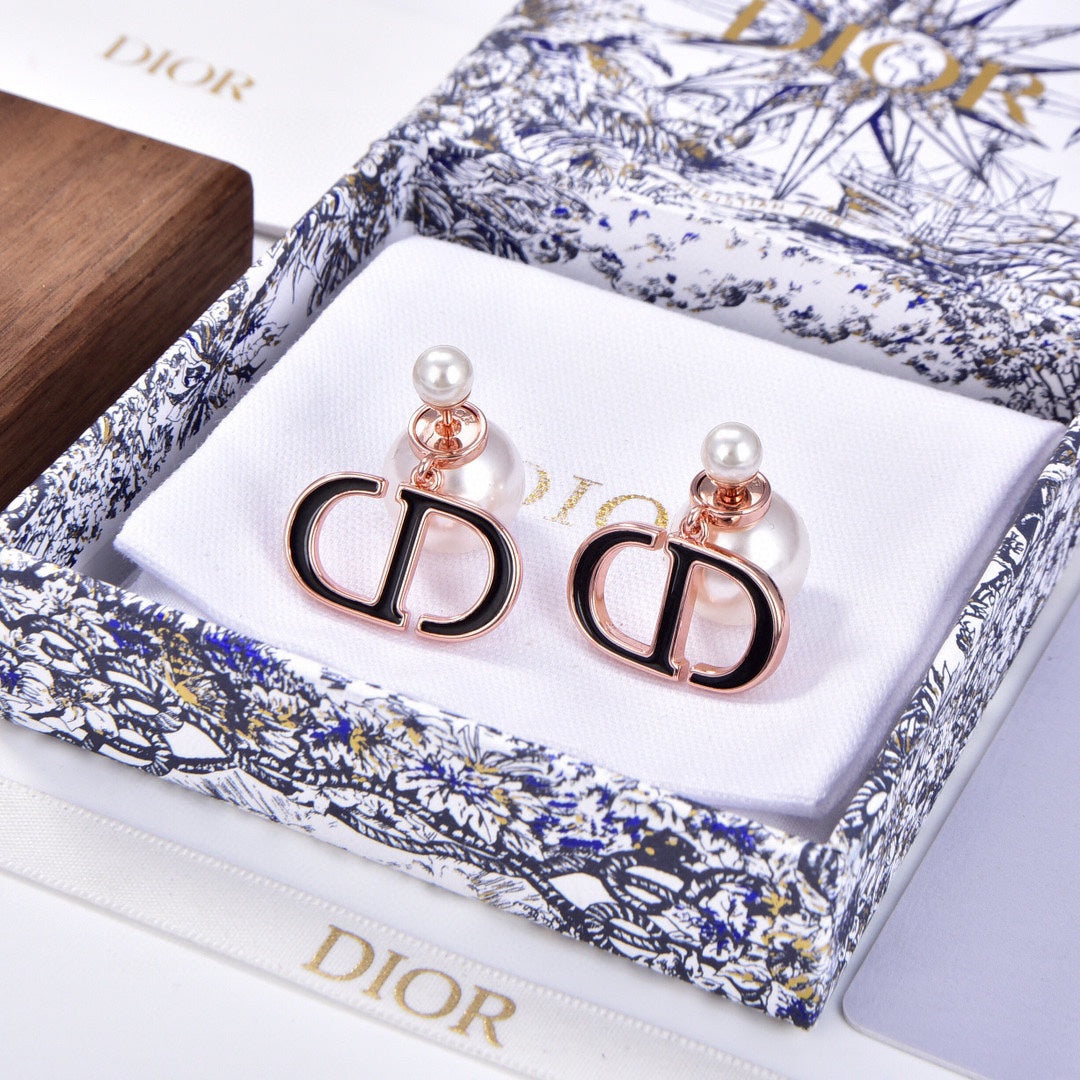18K CD 30 Montaigne Earrings