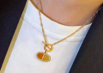 18K Chaine D'ancre Contour Pendant H Necklace