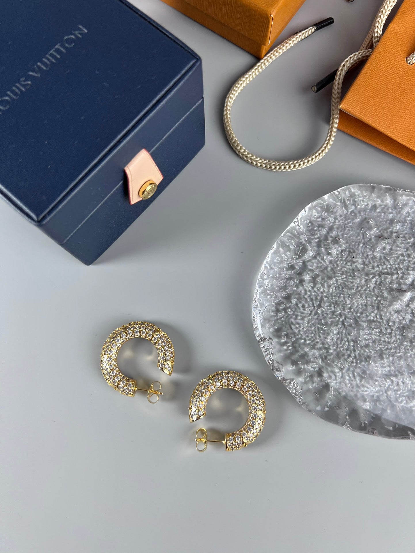 18K Louis Circle Diamonds Earrings