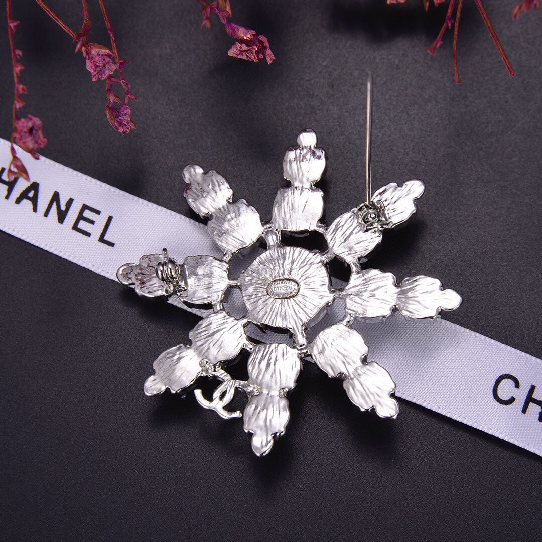 18K CC Flower Crystals Brooch