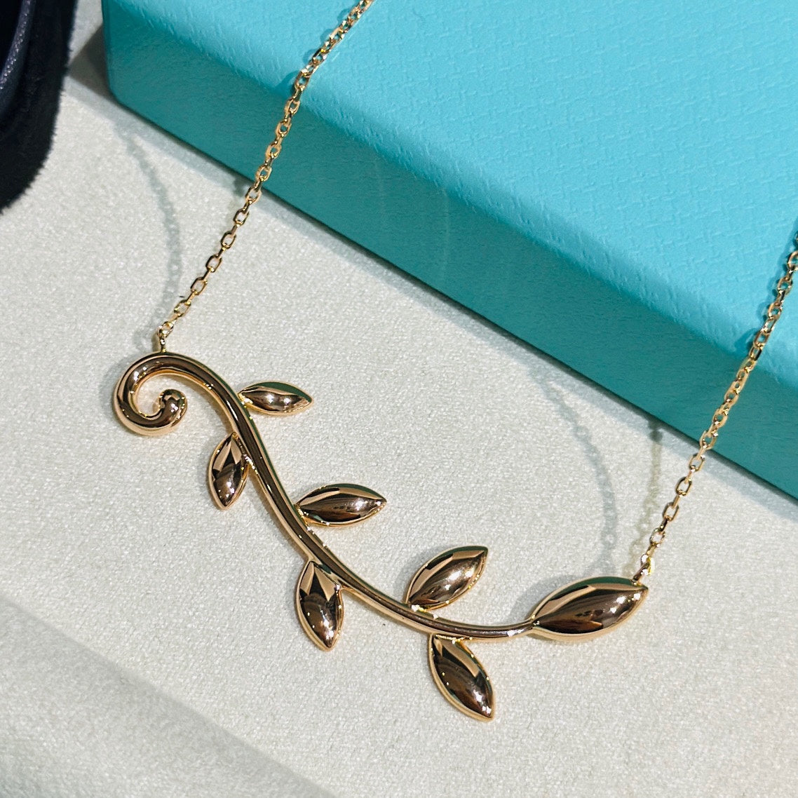 18K T Olive Leaf Vine Pendant Necklace