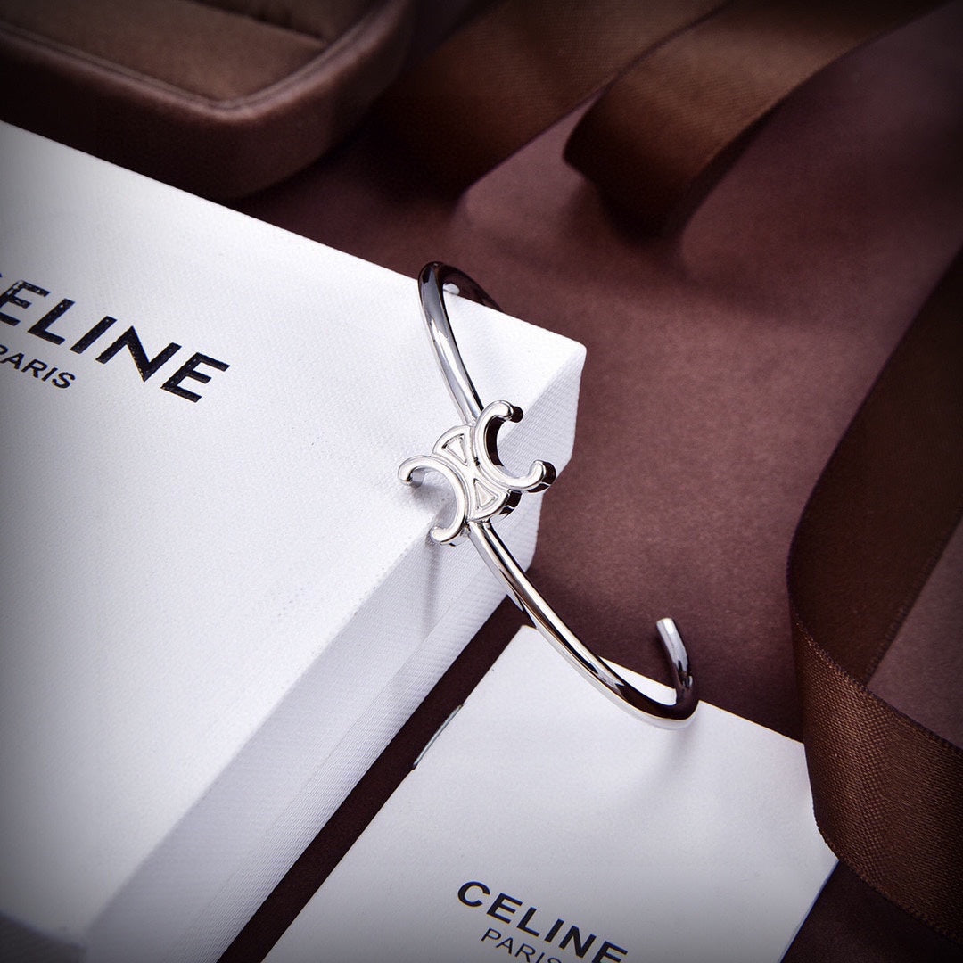 18K Triomphe Asymmetric Bracelet