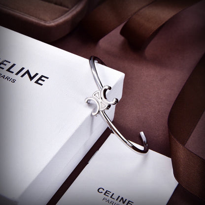 18K Triomphe Asymmetric Bracelet