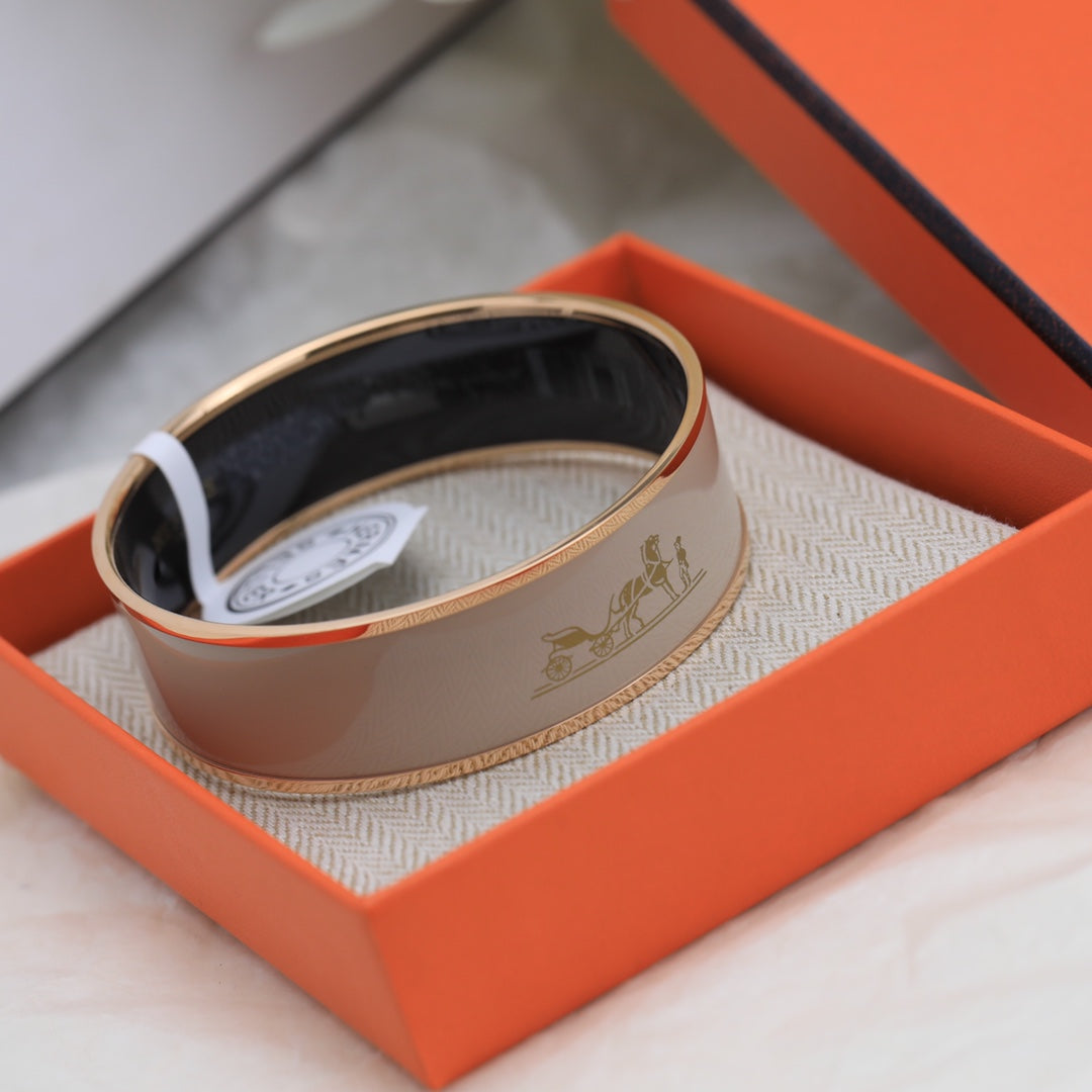 18K Enamel Cal¨¨che Wide Bangle H Bracelet