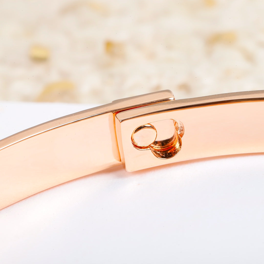 18K Collier De Chien Diamond H Bracelet