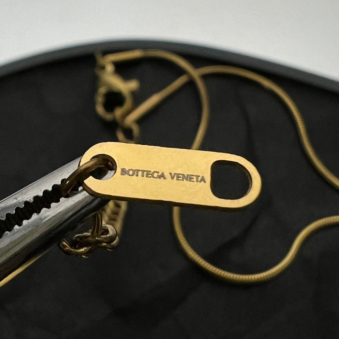 18K BV Drop Pendant Necklace